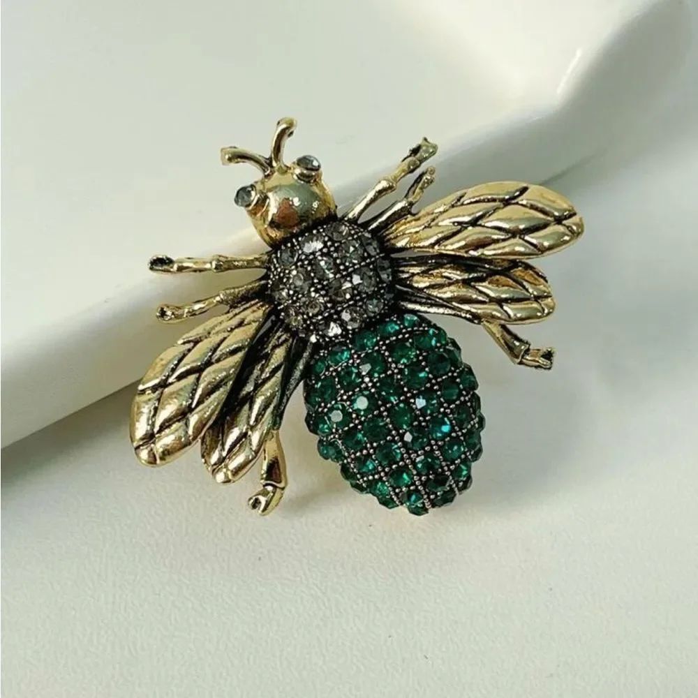 Diamond Bee Brooch Q643